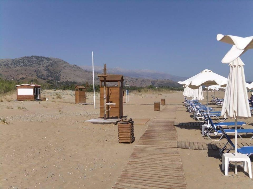 Strandbar und Duschen HARPIN Georgioupolis Resort Aquapark & SPA