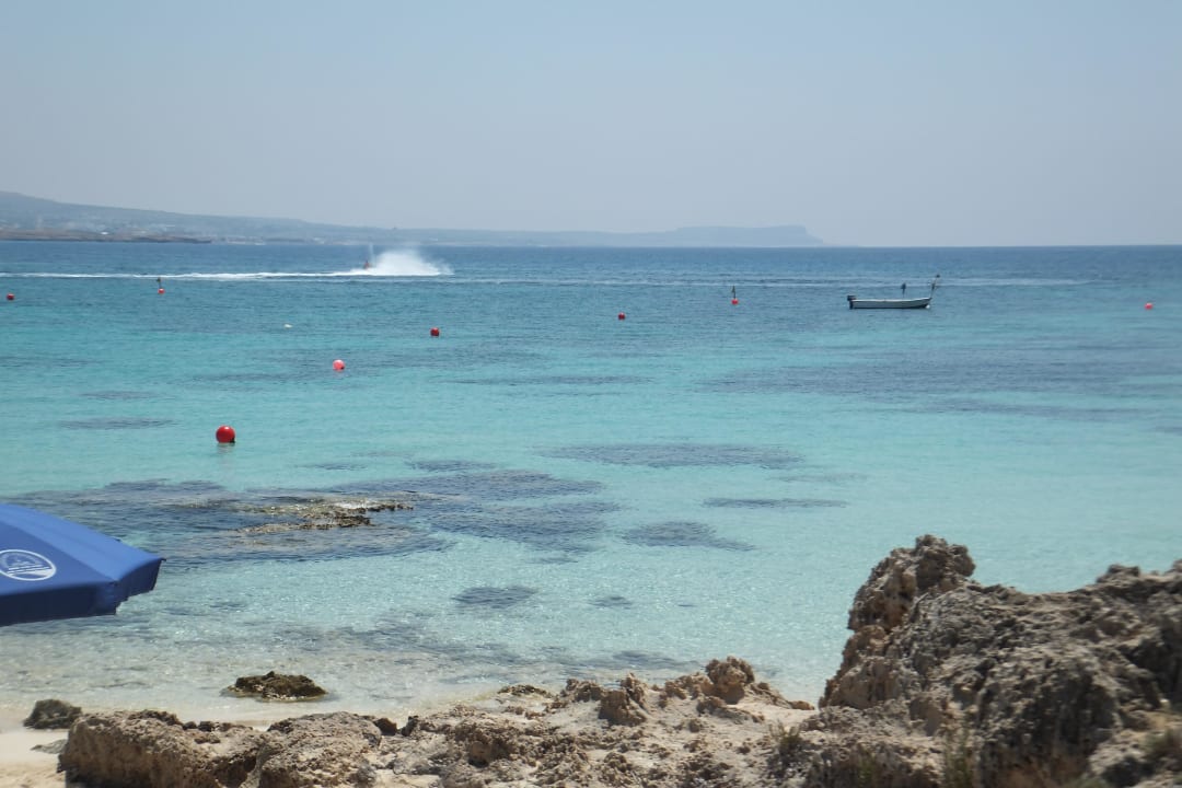 Abschnitt weiter hinten vom Strand Asterias Beach