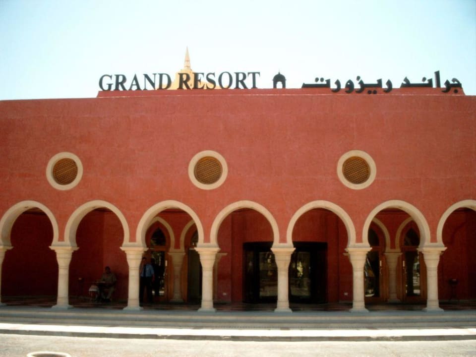 Eingang zum Hotel The Grand Resort