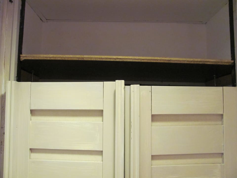 Schrank erstes Zimmer Hotel Flamingo Resort