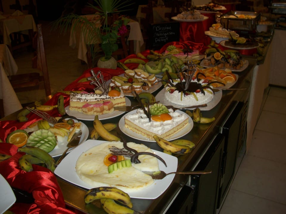 Mit Liebe angerichtetes Dessertbüffet - mmmh! Ghazala Beach