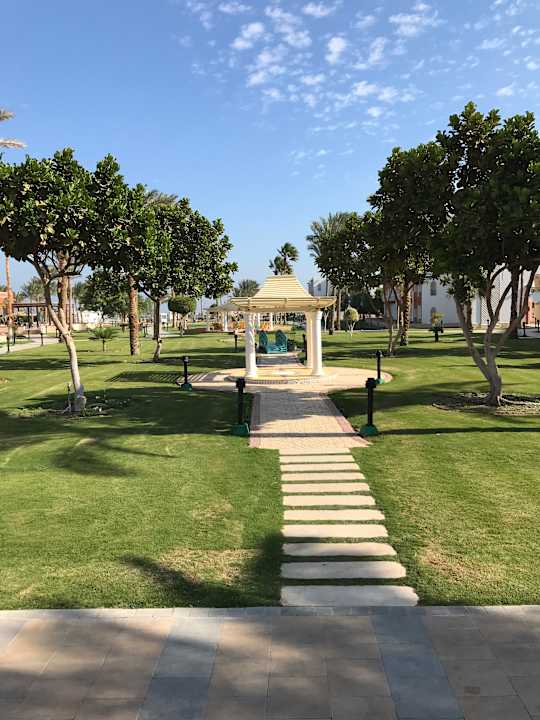 Sehr gepflegte Gartenanlage SUNRISE Garden Beach Resort