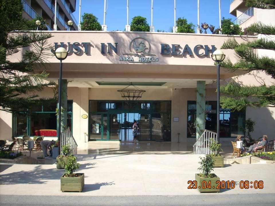 Der Hoteleingang Aska Hotel Just in Beach