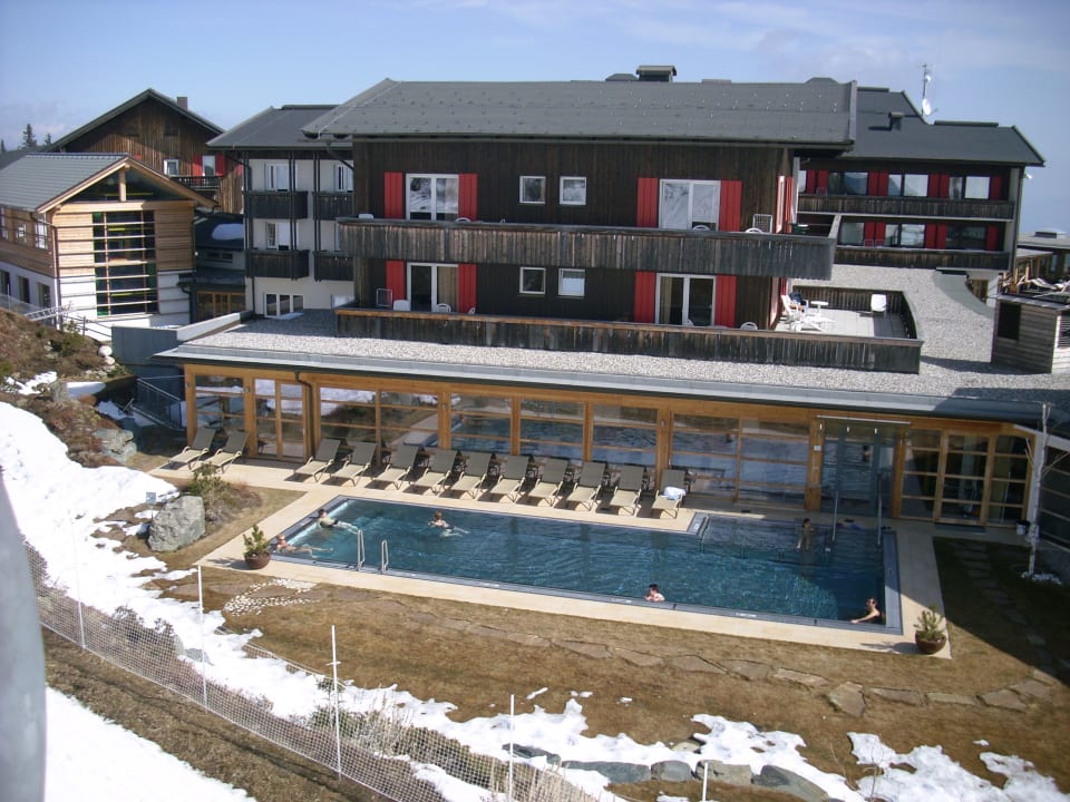 Pool mit 32 Grad Mountain Resort Feuerberg