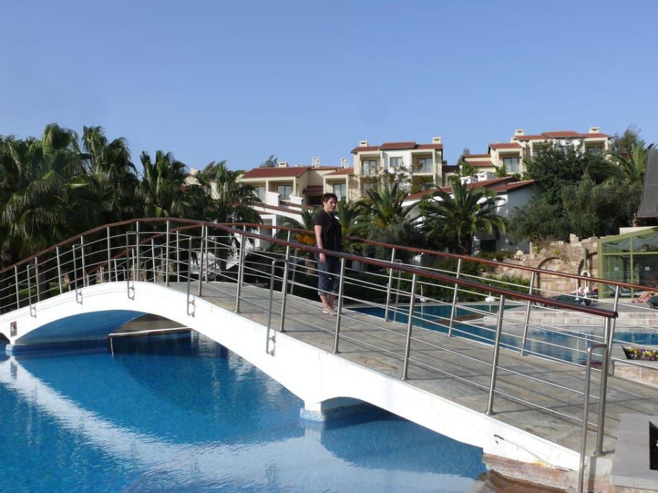 Poolbrücke Arum Barut Collection