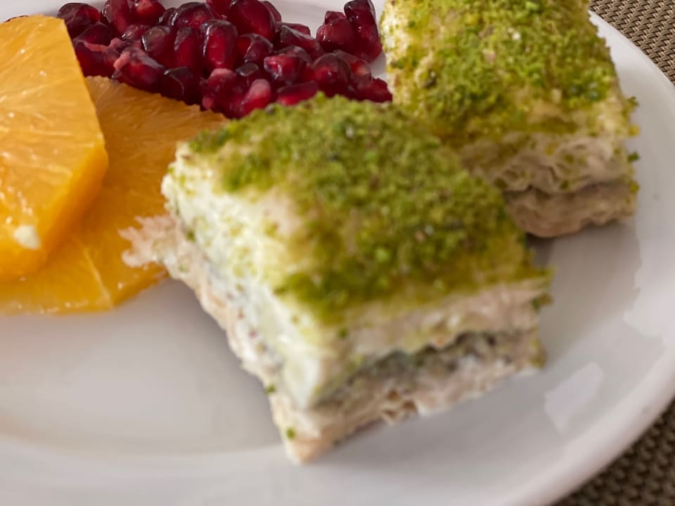Gastro Acanthus Cennet Barut Collection