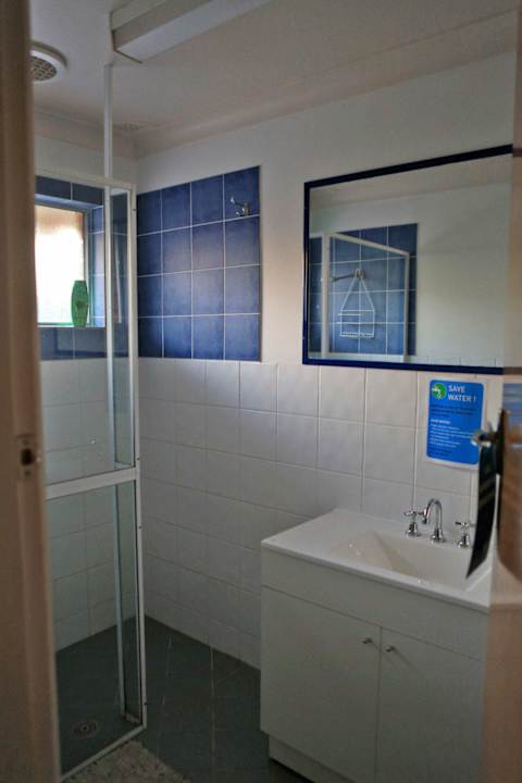 Gemeinschaftsbad Hostel Ozzie Pozzie Backpackers
