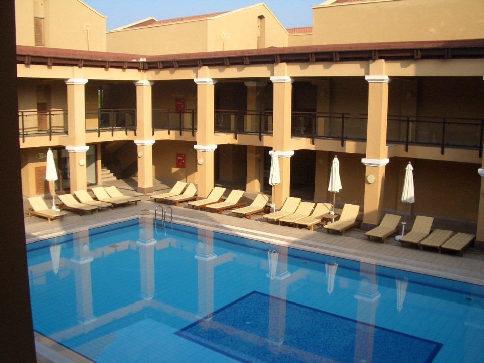 Pool im Innenhof Asteria Family Belek
