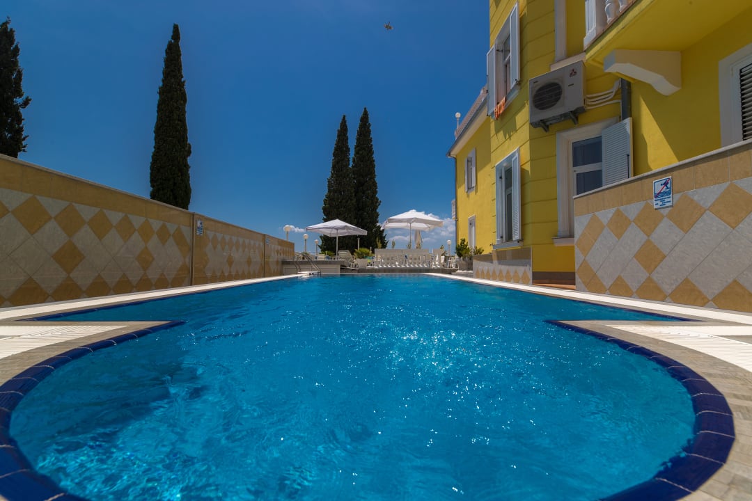 Pool Hotel Esperanto