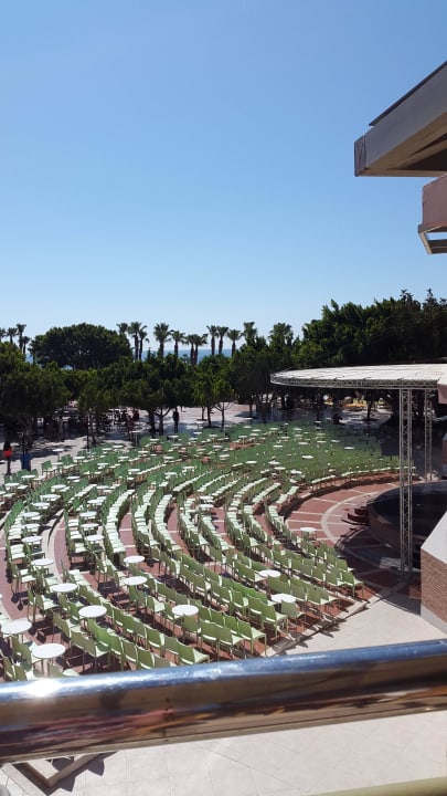 Theater waar leuke dingen gedaan worden. Limak Limra Hotel & Resort