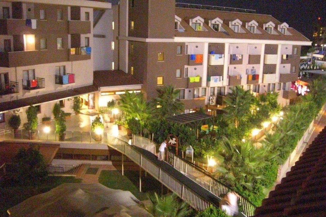 Blick auf Hotel aus dem Zimmer Hane Family Resort