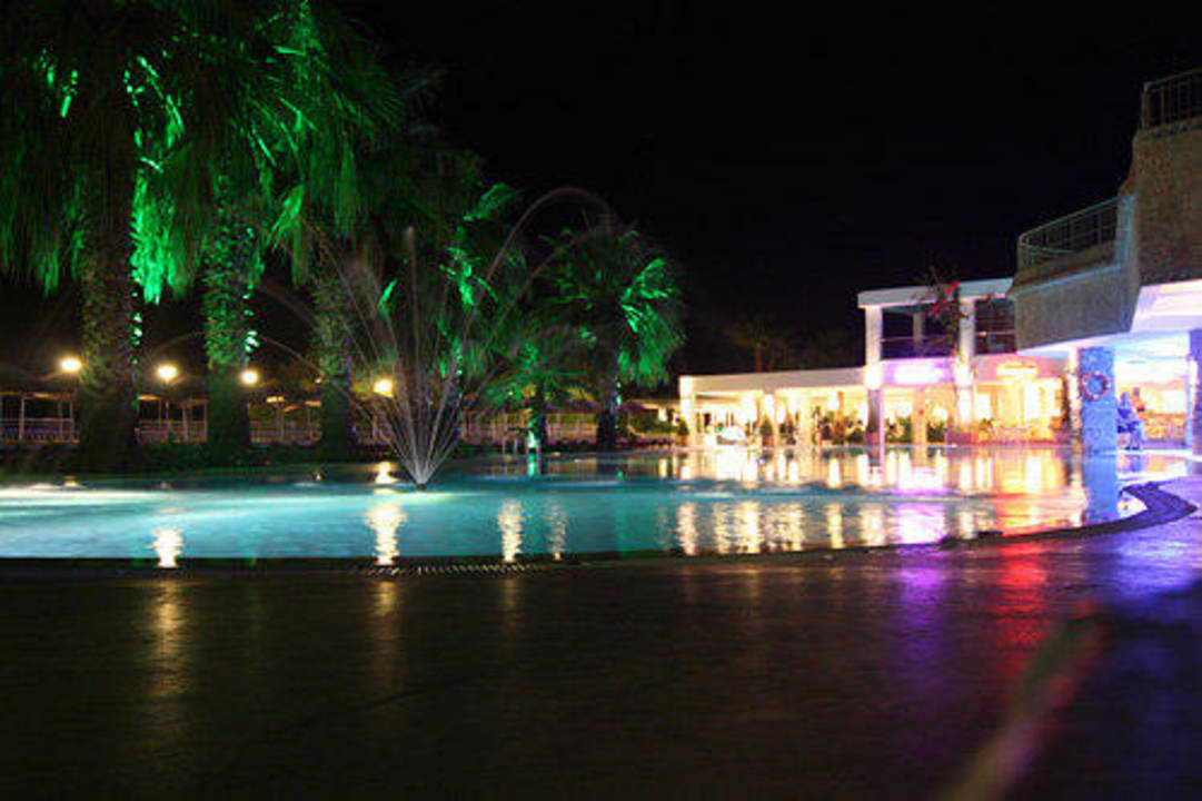 Basen główny Blue Dreams Resort & Spa