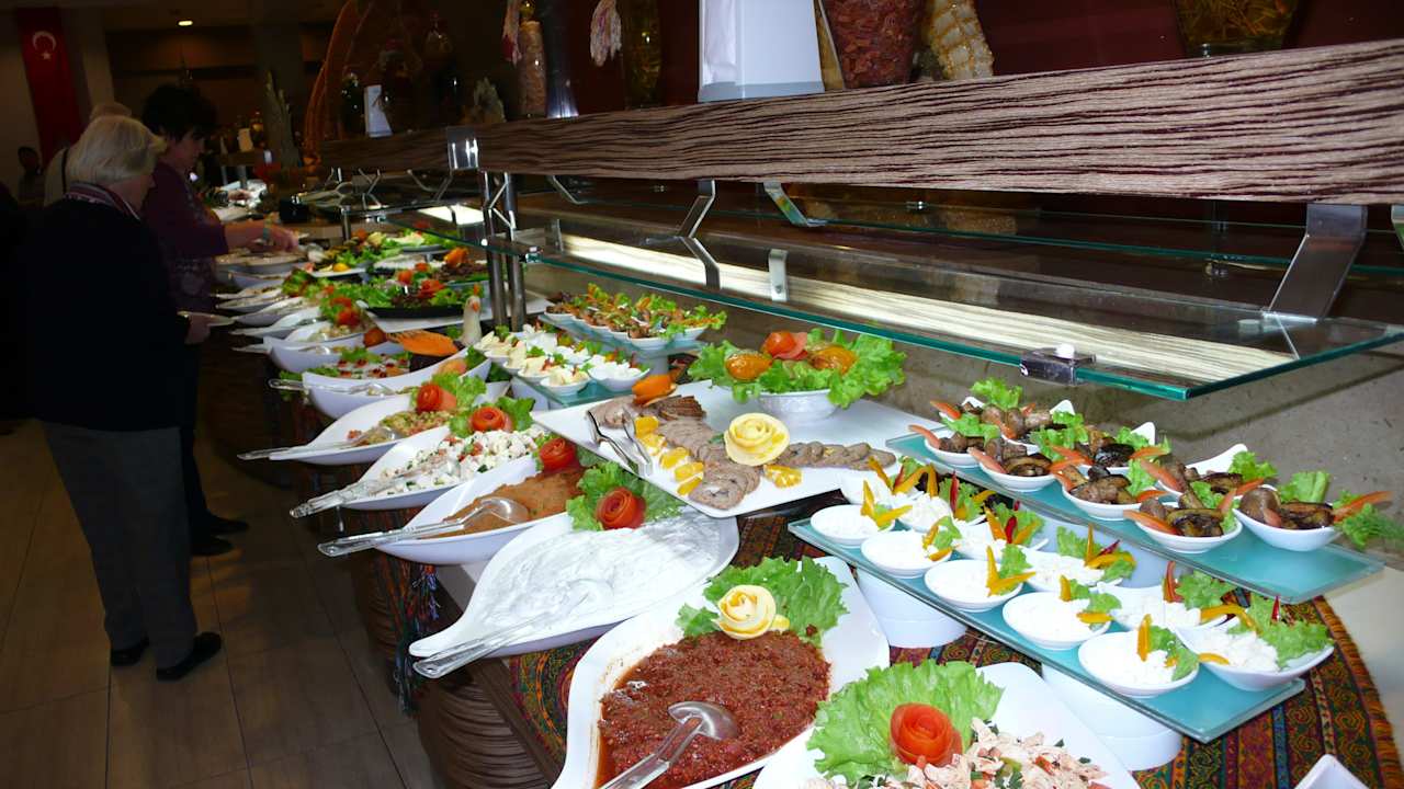 Salate, Salate, Salate.... Port Side Resort Hotel