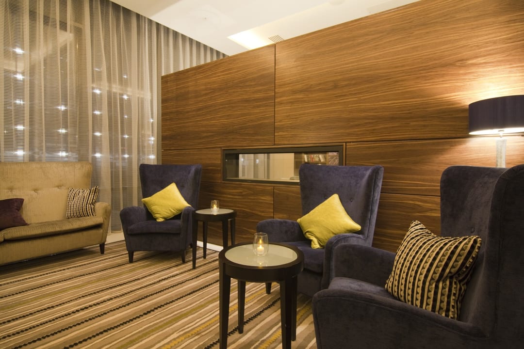 Lobby Hampton by Hilton London Croydon