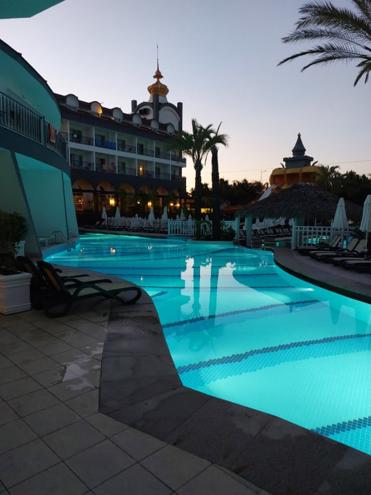 Pool Well Palace Side