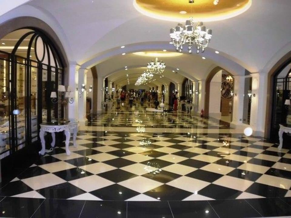 Gang zu den einzelnen Restaurants Hotel Delphin Imperial