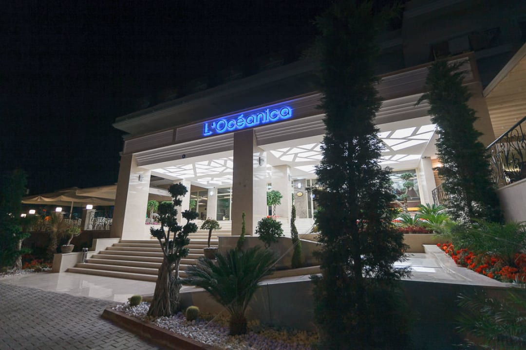 Eingang L'Oceanica Beach Resort