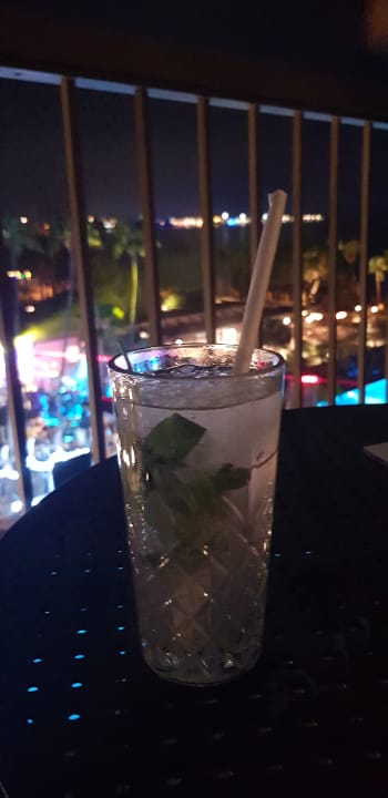 Ausblick Acanthus Cennet Barut Collection