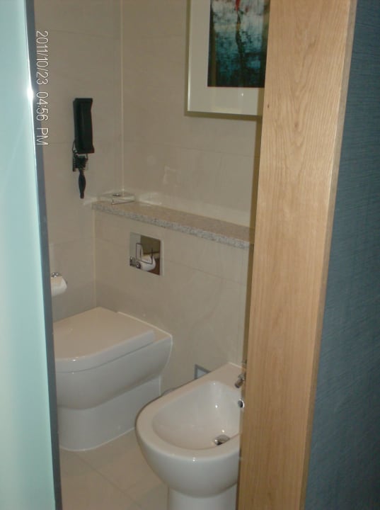 2. Zimmer - Bad  London Hilton on Park Lane