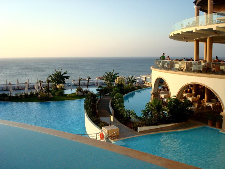 Morgensonne über dem Außengelände Atrium Prestige Thalasso Spa Resort & Villas