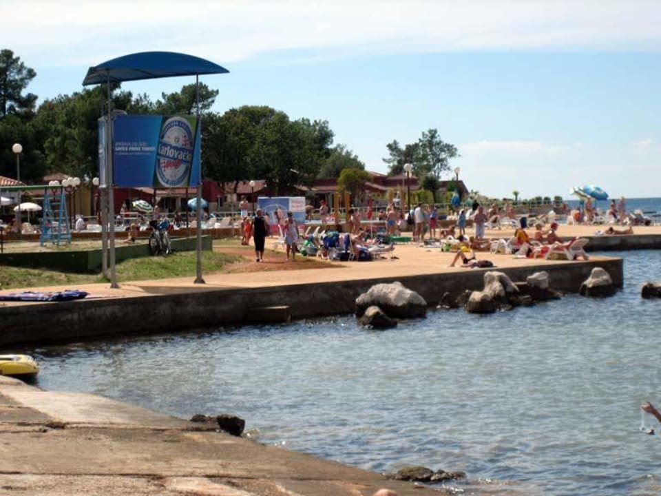 Strand mit Rettungsschwimmer-Turm Apartments Stella Plava Laguna