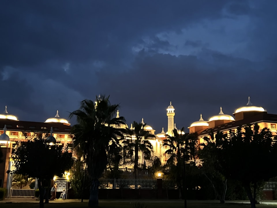 Außenansicht Royal Taj Mahal Hotel