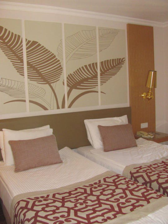 Bett Akka Alinda Hotel