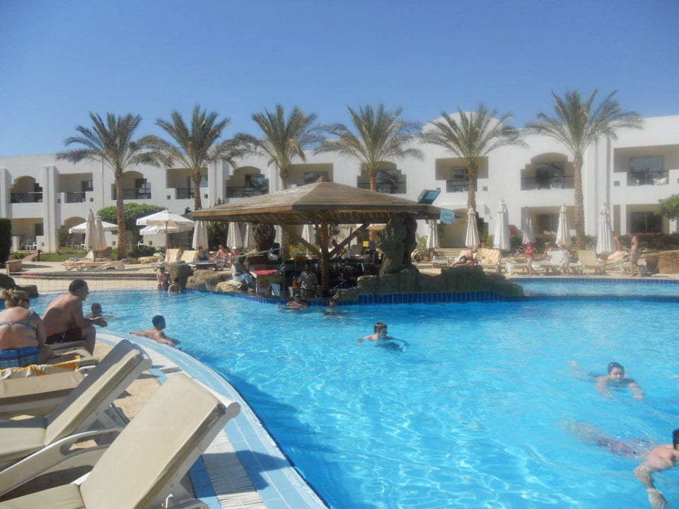 Pool Xperience St. George Homestay