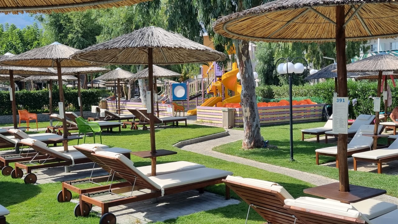 Gartenanlage Corissia Beach Hotel