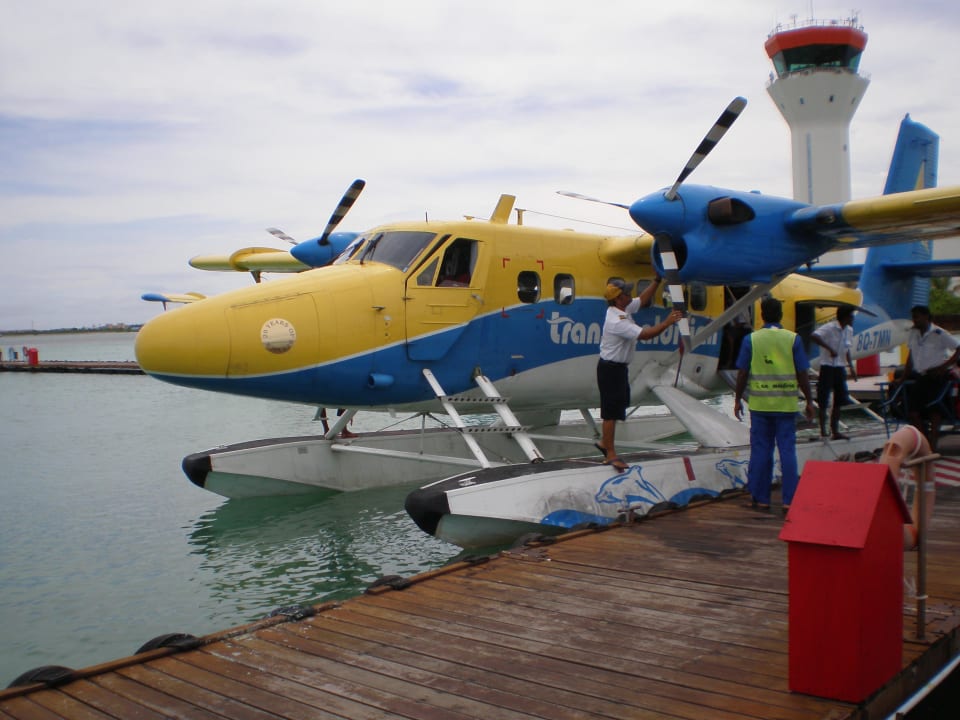 Wasserflugzeug zur Insel Kuredu Island Resort & Spa