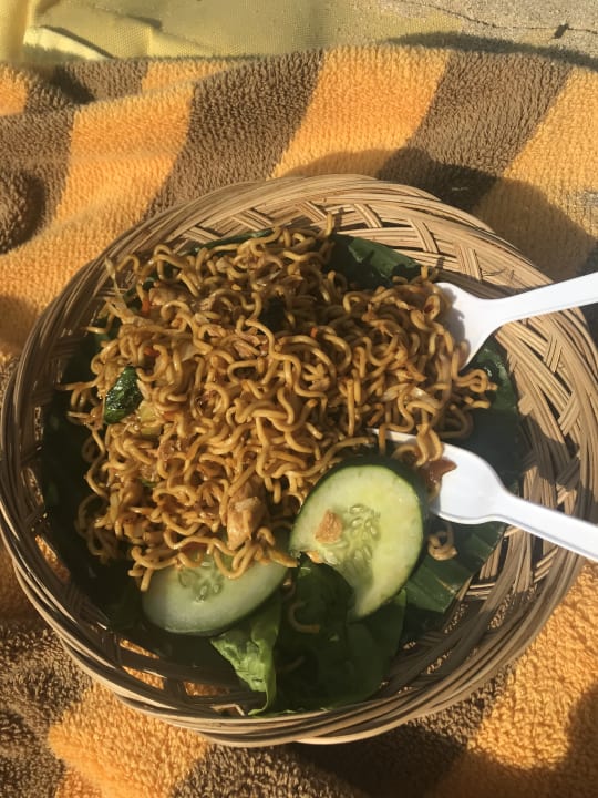 Mie Goreng am Strand ca. 5€ Ayodya Resort Bali
