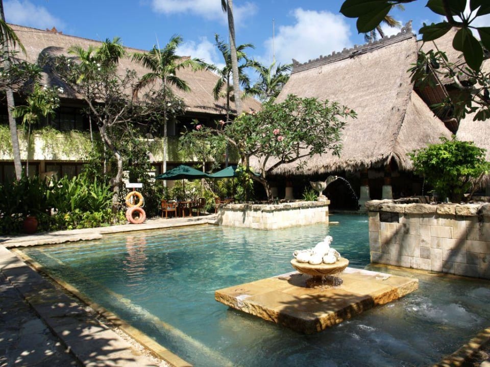 Einer der drei Pools Novotel Bali Benoa Hotel