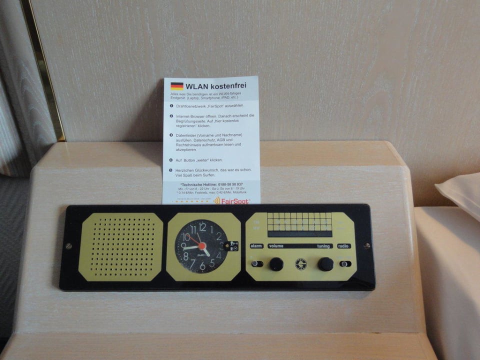 Radiowecker anno 1980 und WIFI Hotel zur Mühle