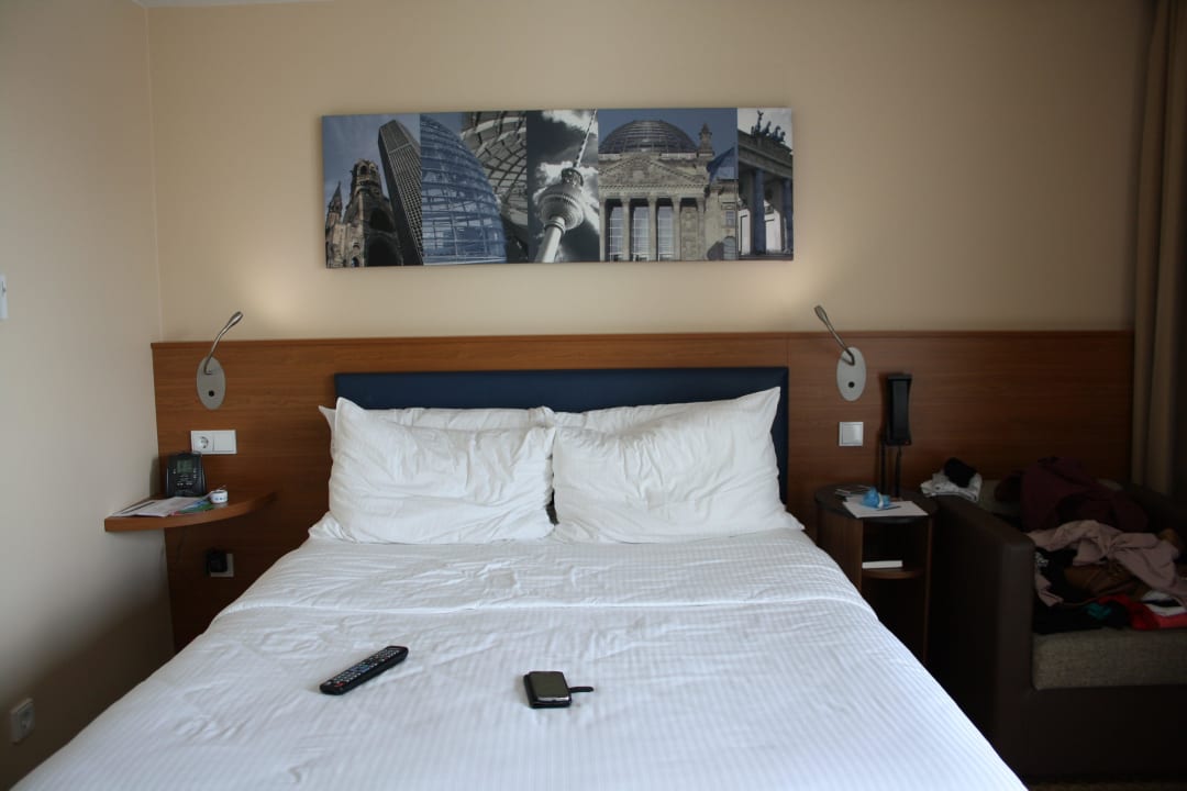 Schönes sauberes und geräumiges Zimmer Hampton by Hilton Berlin City West