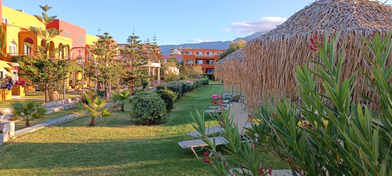 Gartenanlage Orpheas Resort - Adults Only