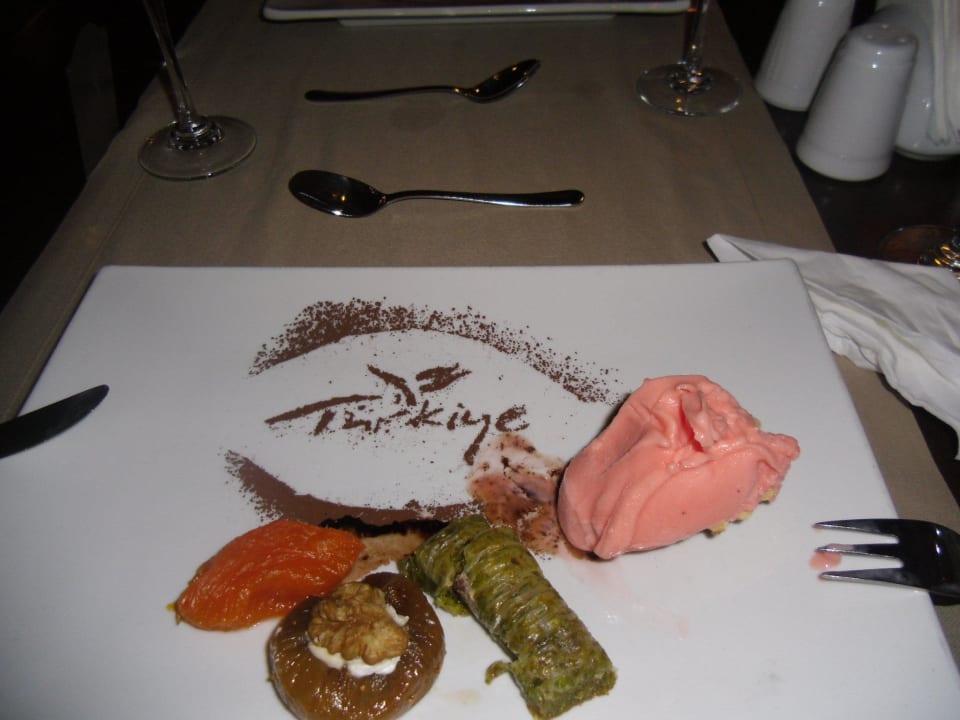 Nachtisch im türkischen Spezialitätenrestaurant  Limak Limra Hotel & Resort