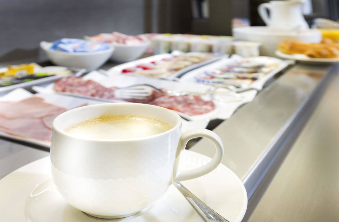 Buffet breakfast Libertel Montmartre Opéra