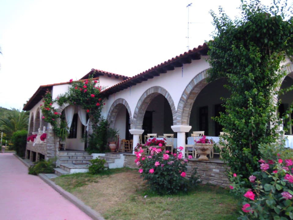 Restaurant, Eingang und offener Bereich  Assa Maris Beach Hotel