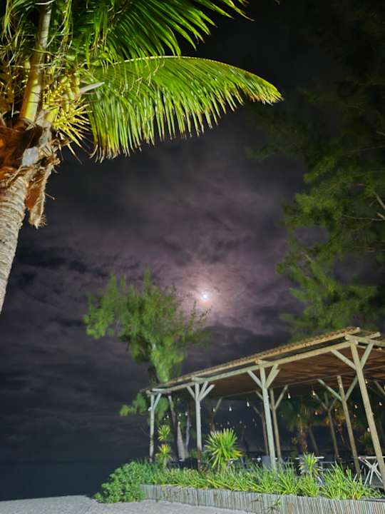 Strand Crystals Beach Resort Belle Mare, a member of Radisson Individuals
