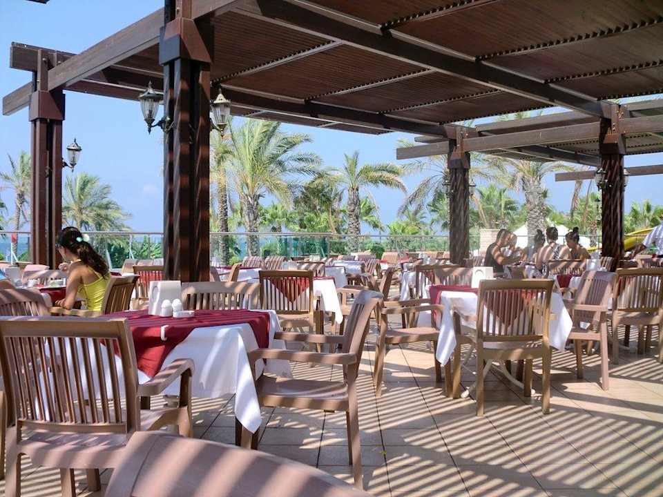 Außenterrasse des Restaurants Sealife Buket Resort & Beach