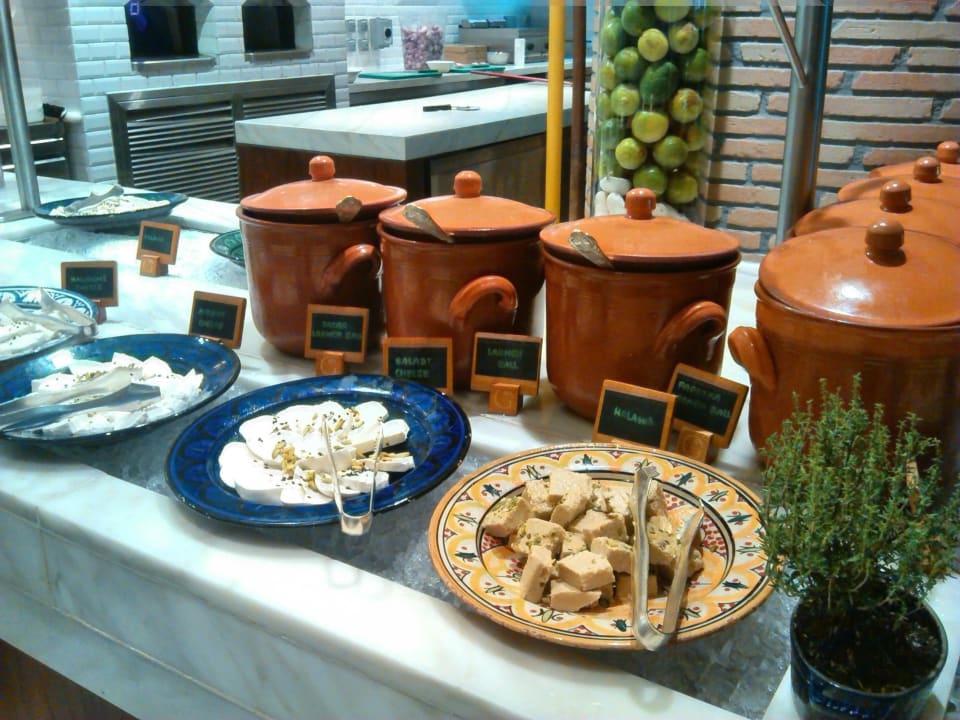 Buffet  The Ritz-Carlton Abu Dhabi Grand Canal