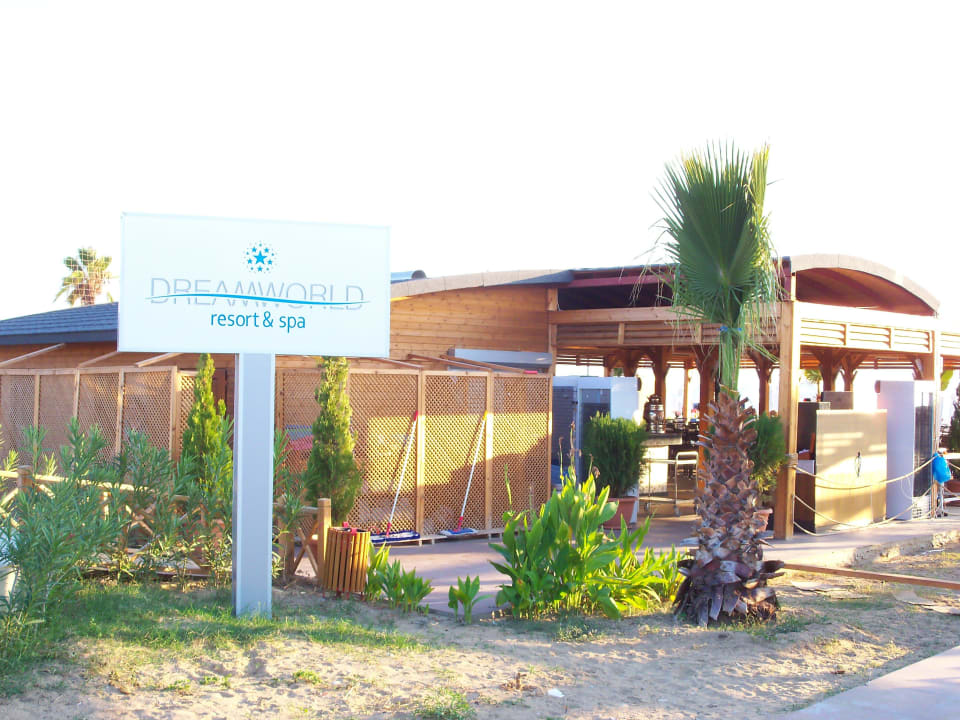 Eingang zur Strandbar Dream World Resort & Spa