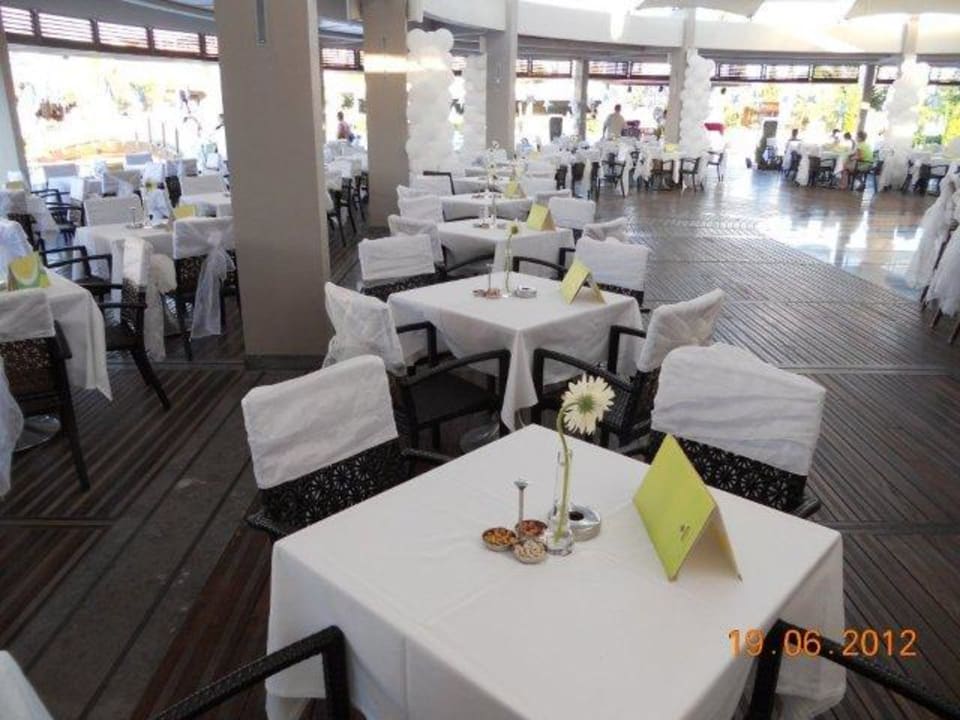 Weiße Nacht in der Poolbar Sunis Elita Beach Resort & Spa