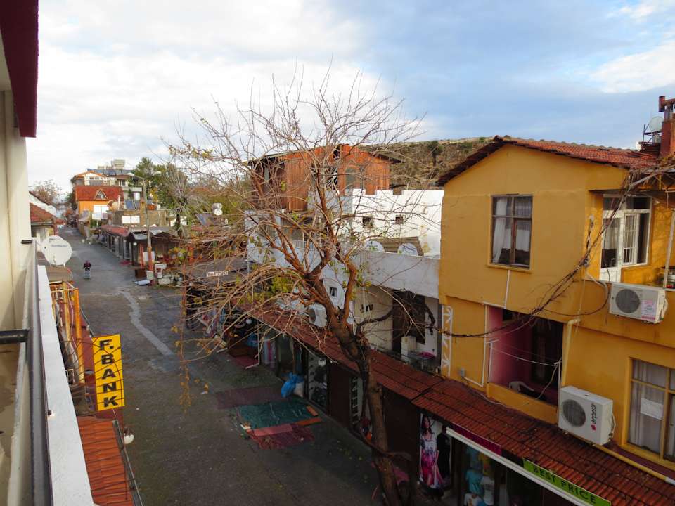 Blick von Balkon in die Einkaufsstrasse Elit Köseoglu Hotel