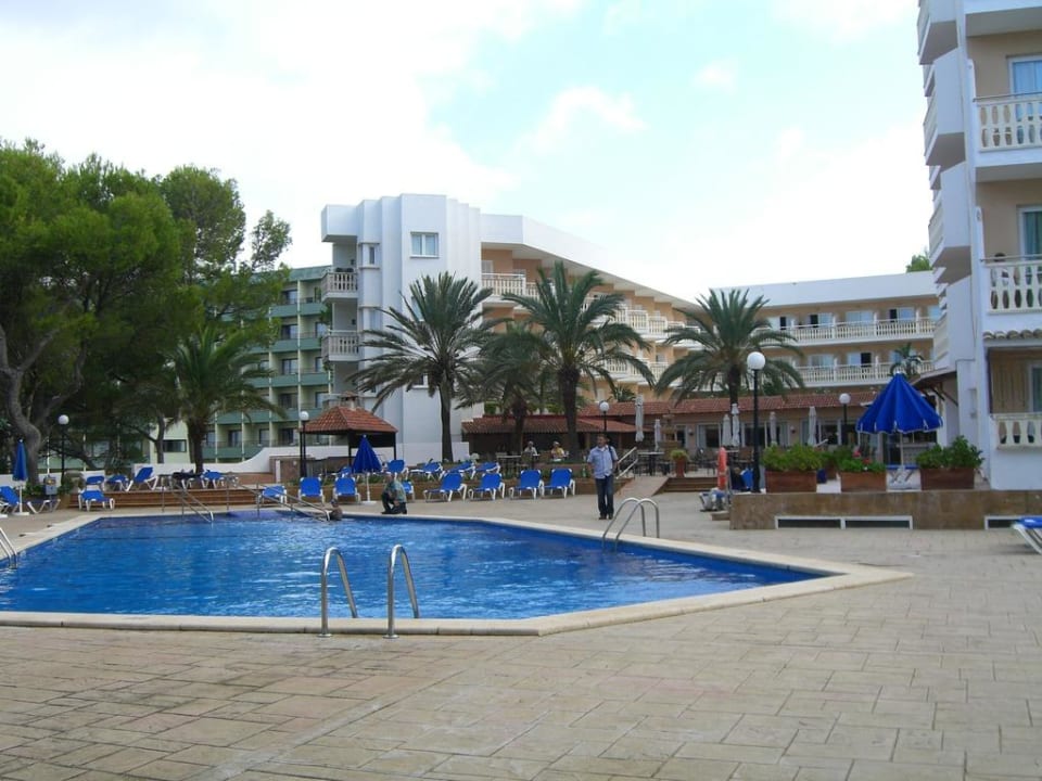 Pool mit Innenhof und Hotel Universal Hotel Lido Park & Spa