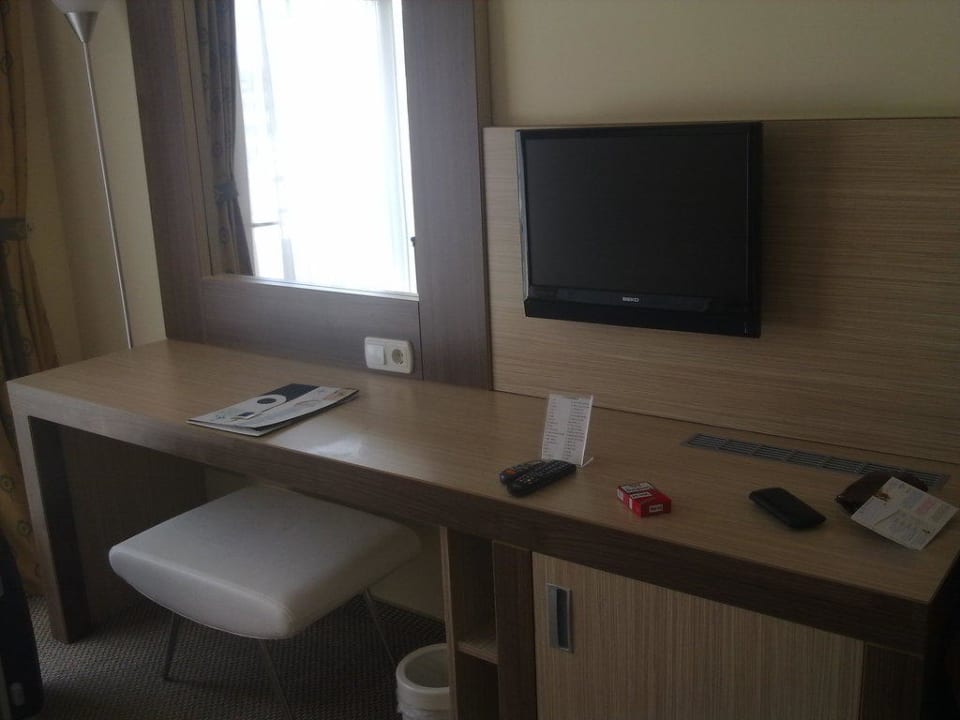 Mooie kamer en tv Hotel Royal Garden Beach