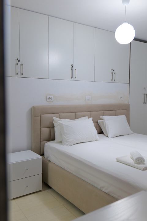 Zimmer Pink Holiday Sarande