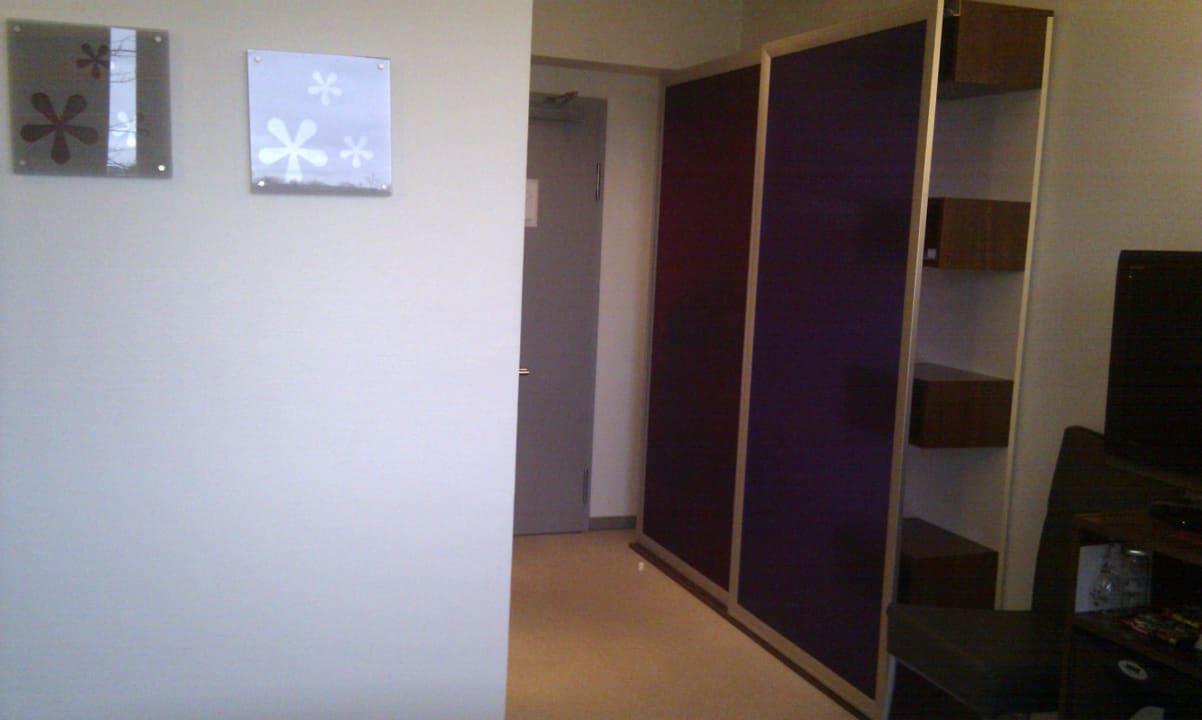 Der Flur der Kleiderschrank Auszeit Hotel Düsseldorf