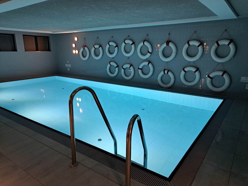 Pool Mercure Hotel Wiesbaden City