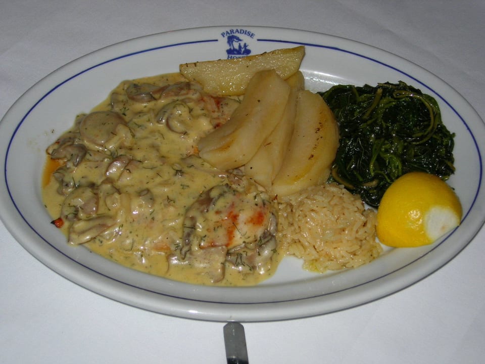 Hühnerfilets mit Champignonsauce - delikat! Hotel Paradise
